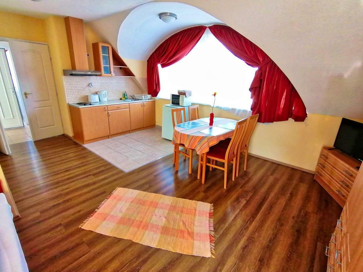 Villa Aida Apartman Hajdúszoboszló Exteriör bild