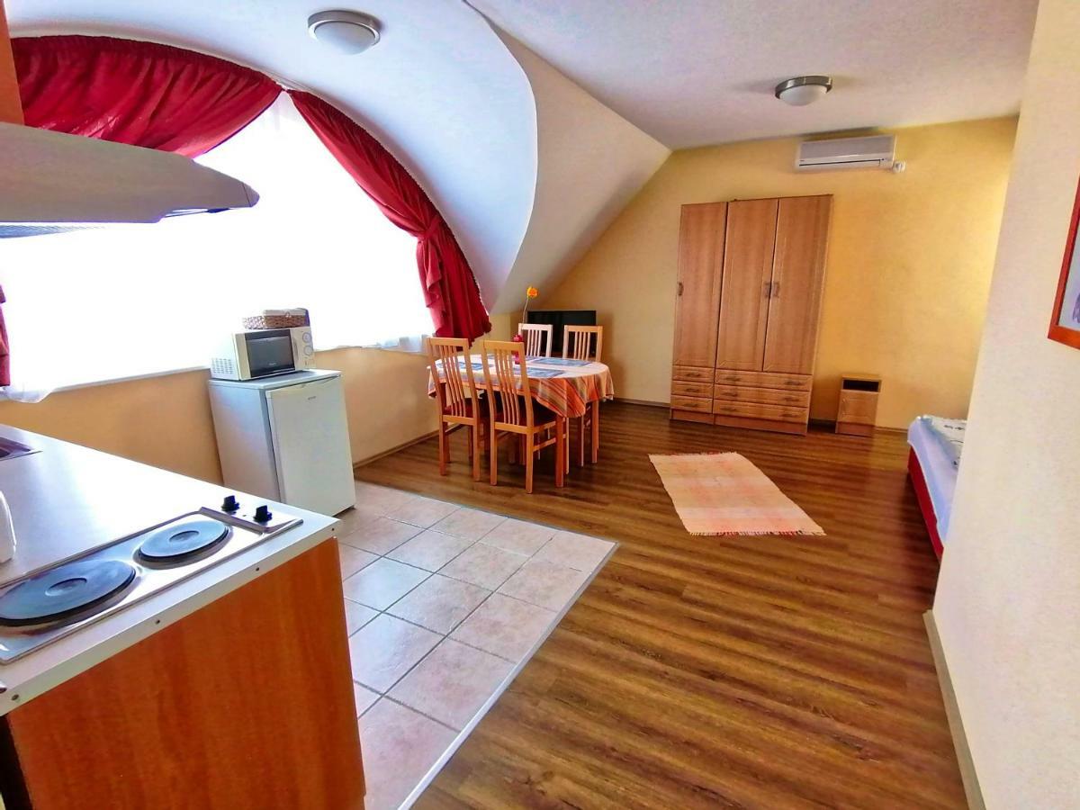 Villa Aida Apartman Hajdúszoboszló Exteriör bild