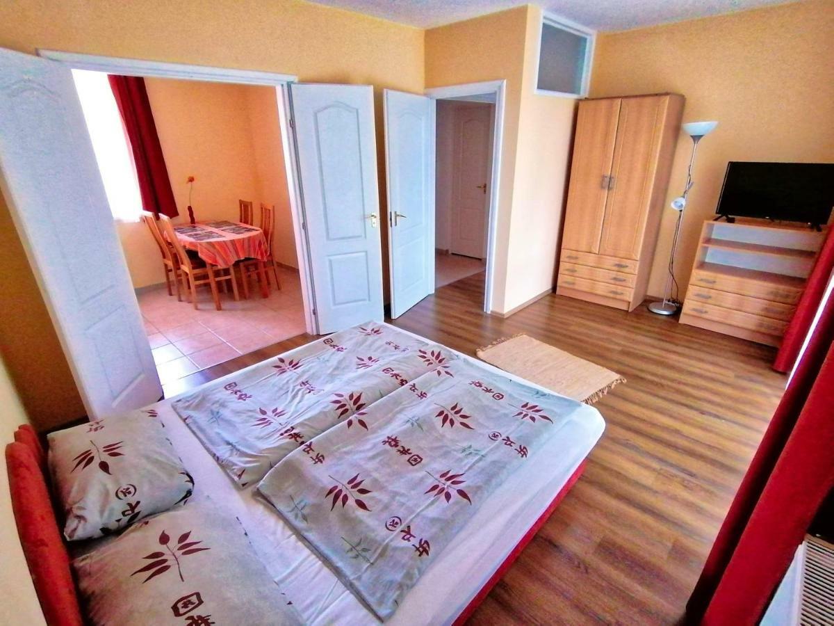 Villa Aida Apartman Hajdúszoboszló Exteriör bild