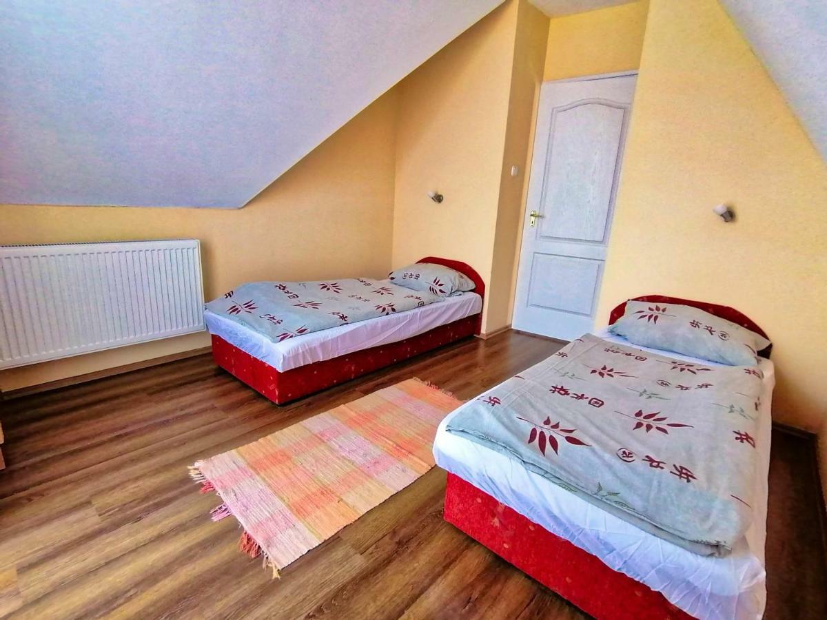 Villa Aida Apartman Hajdúszoboszló Exteriör bild