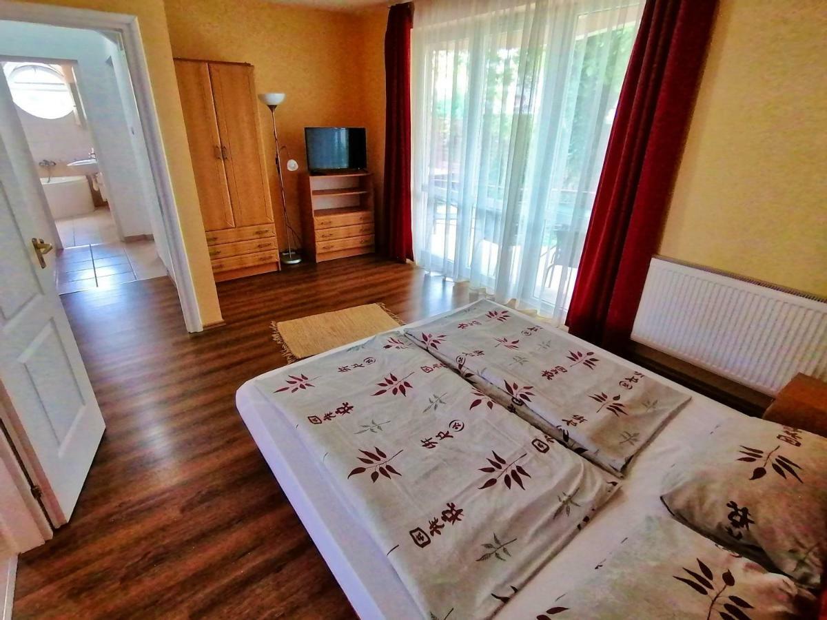 Villa Aida Apartman Hajdúszoboszló Exteriör bild