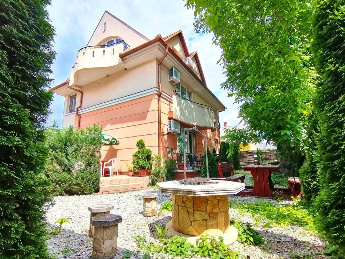 Villa Aida Apartman Hajdúszoboszló Exteriör bild