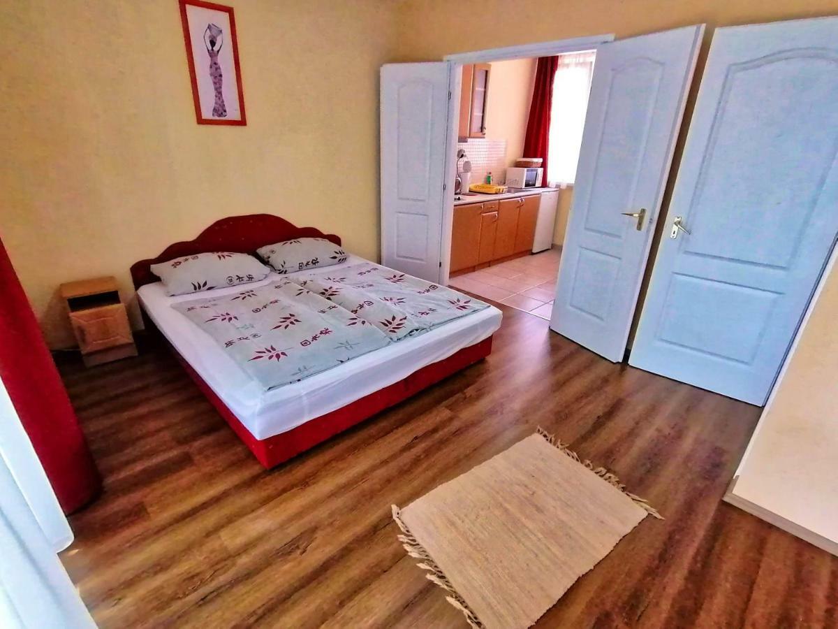 Villa Aida Apartman Hajdúszoboszló Exteriör bild