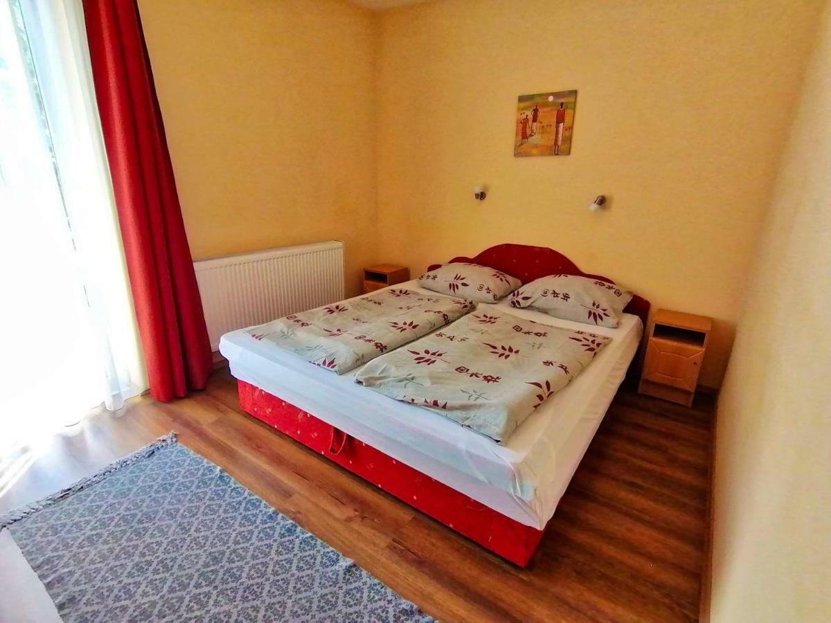 Villa Aida Apartman Hajdúszoboszló Exteriör bild