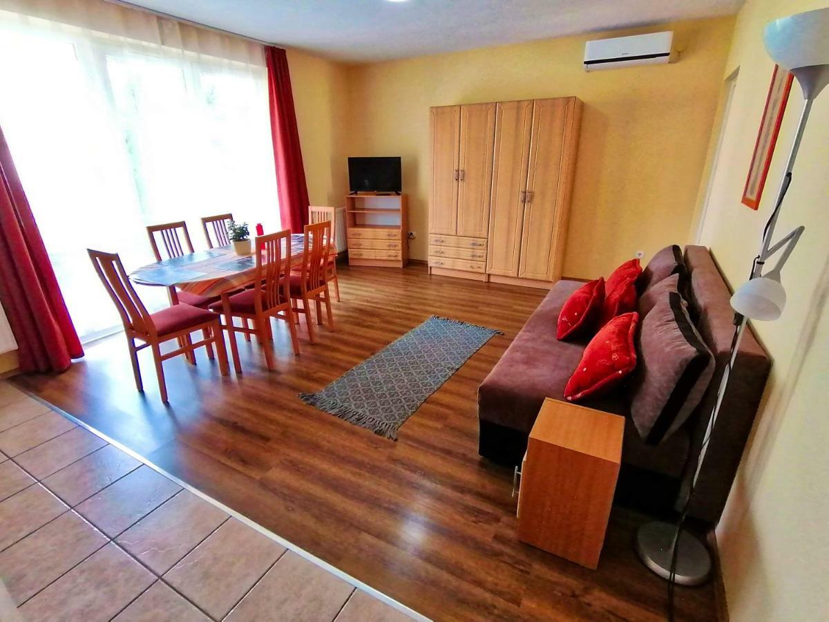 Villa Aida Apartman Hajdúszoboszló Exteriör bild