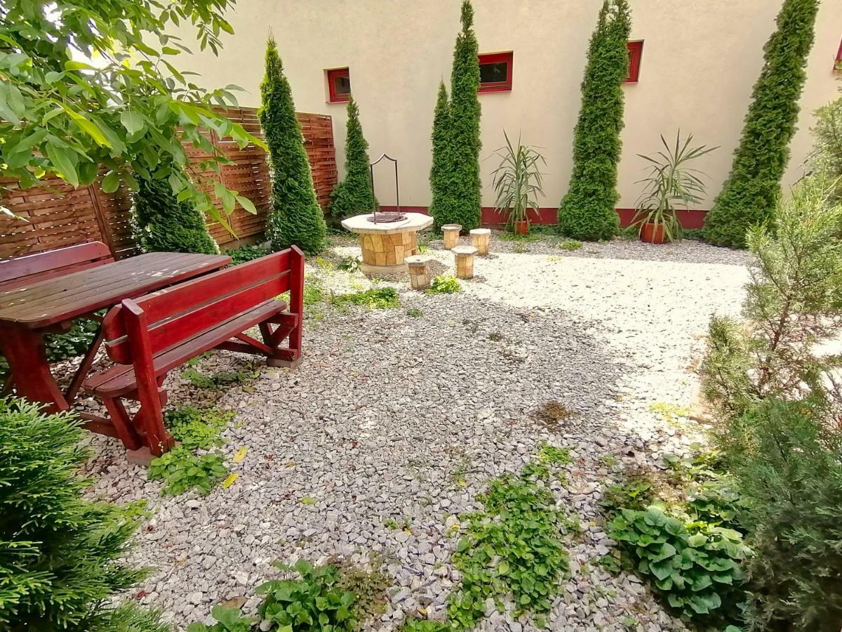 Villa Aida Apartman Hajdúszoboszló Exteriör bild