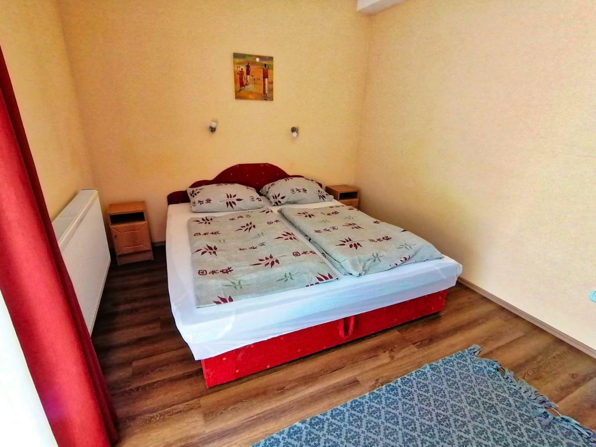 Villa Aida Apartman Hajdúszoboszló Exteriör bild