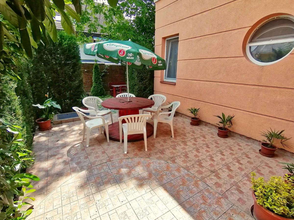 Villa Aida Apartman Hajdúszoboszló Exteriör bild