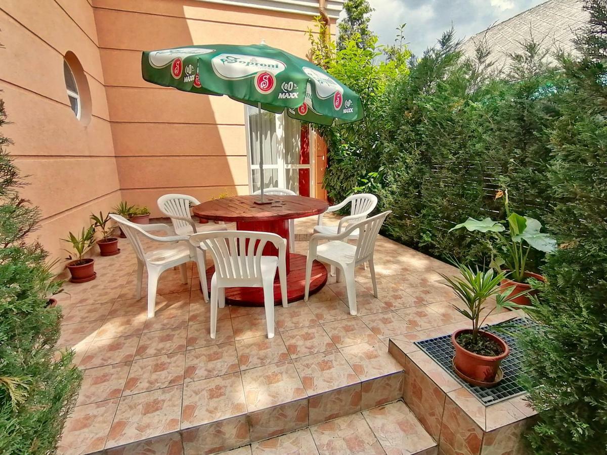 Villa Aida Apartman Hajdúszoboszló Exteriör bild